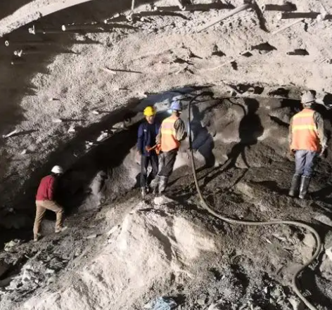 下陆隧道拱顶带模注浆料，微膨胀注浆料的特点及施工工艺